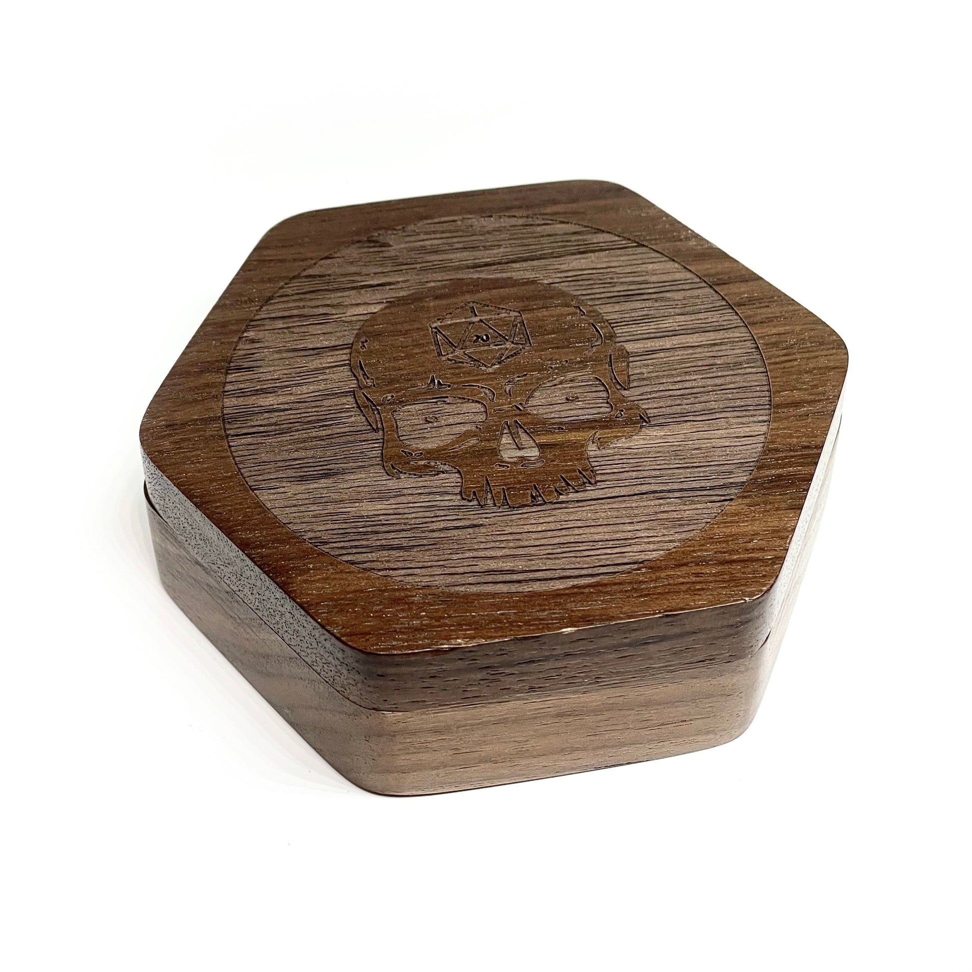 Wooden maple dnd skull dice case closed with skull icon